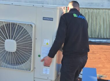 Amaury-climatisation-pompe à chaleur-recherche de fuite-amplepuis-riorges-cours la ville-Thizy-CVC-Ventilation-Chaudière-gaz-PAC-PAC Hybride-Netto-Hitachi-Atlantic-Lépine-entretien-dépannage-Mâcon