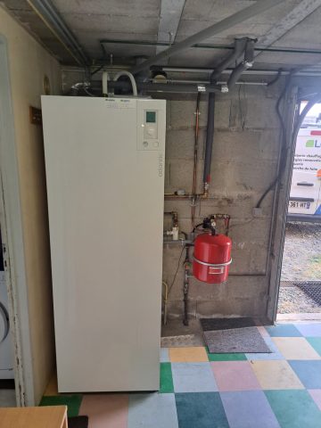Module intérieur de pompe à chaleur Atlantic Alfea et vase d'expansion, entretien à Thizy-les-Bourgs